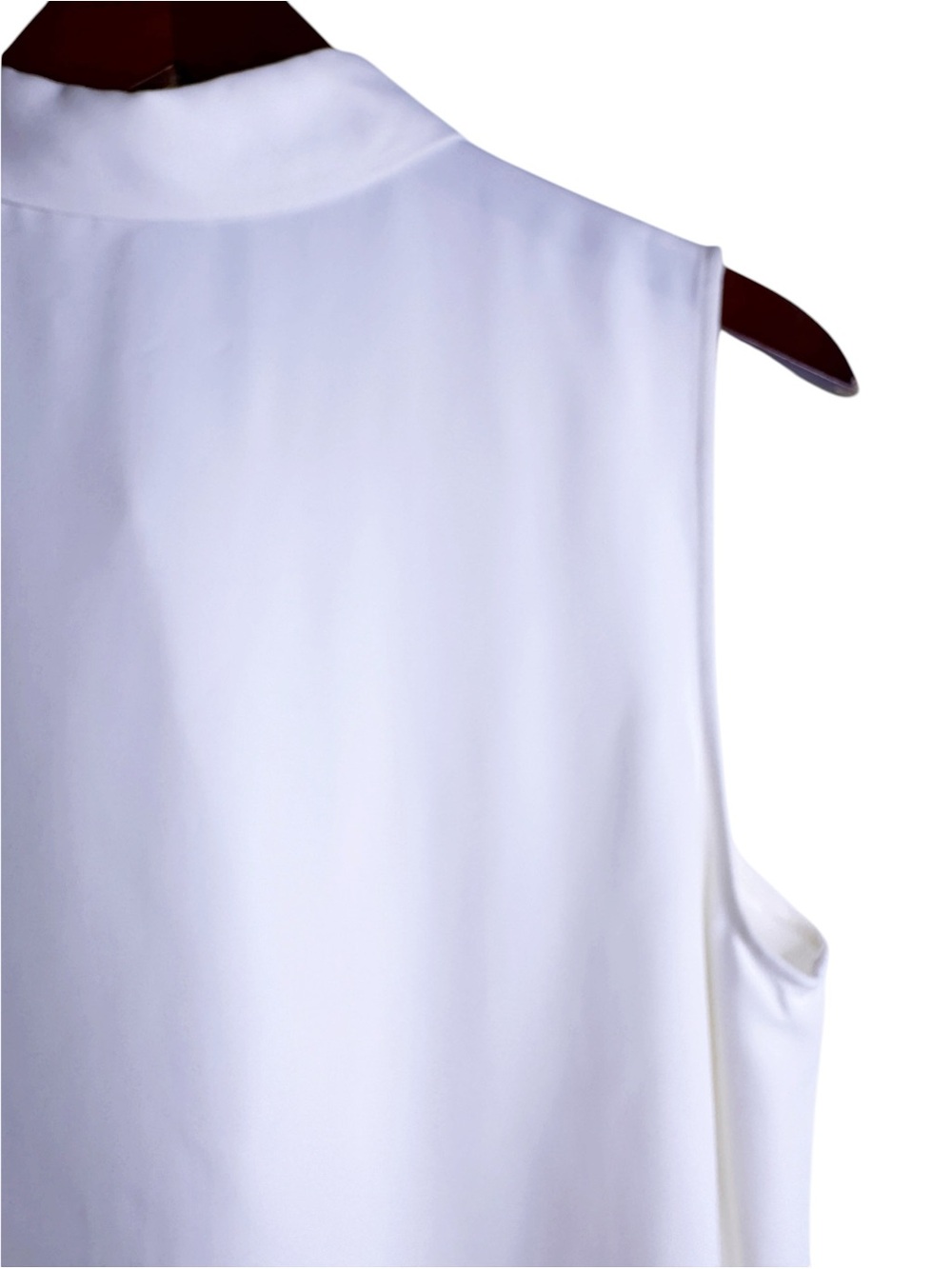 THEORY Silk Sleeveless Hidden Button Front Blouse Size Large in Ivory - Picture 7 of 10